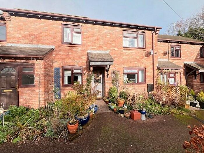 2 Bedroom Ground Maisonette To Rent In Highfield Place, Castle, CW8