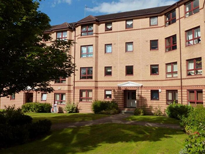 2 Bedroom Flat To Rent In Grovepark Gardens, North Kelvinside, G20