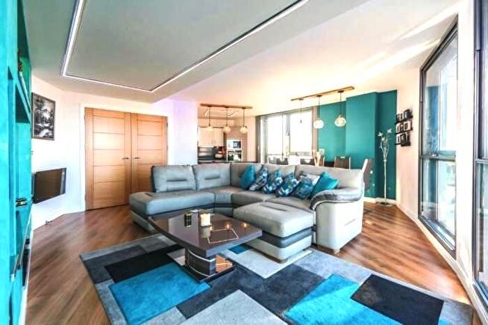2 Bedroom Flat For Sale In Centenary Plaza, Birmingham, B1