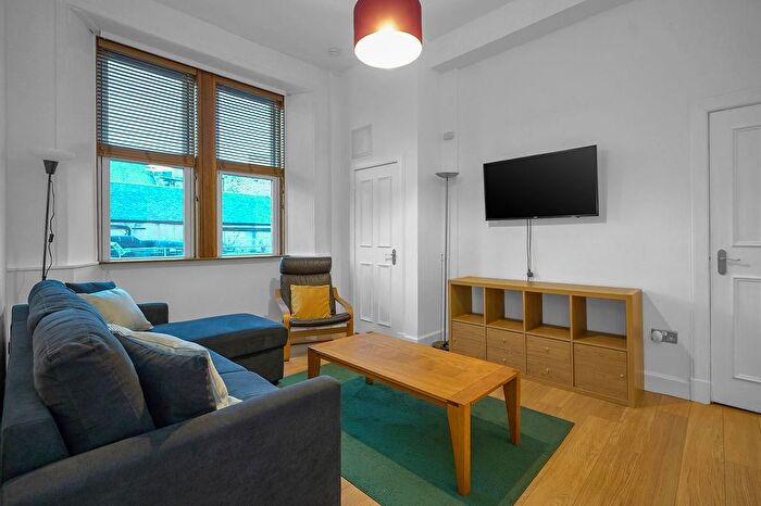 2 Bedroom Flat To Rent In Lochrin Terrace, Edinburgh, EH3