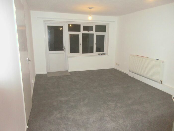 2 Bedroom Maisonette To Rent In Damsonwood Road, Southall, UB2