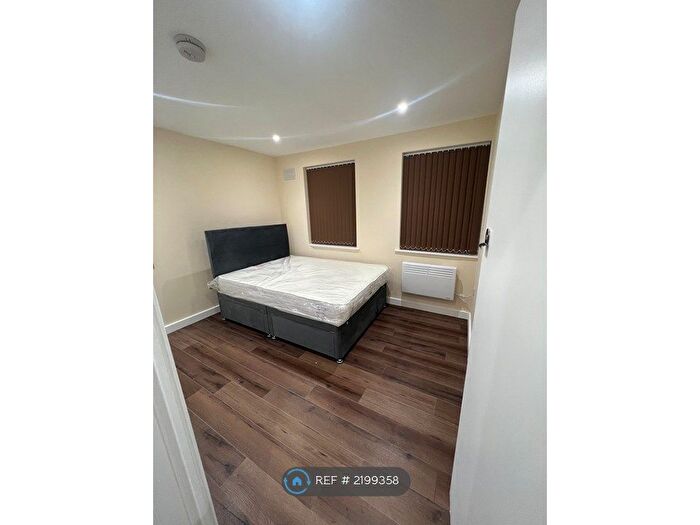 Studio To Rent In Hayes Middlesex, Hayes, UB3