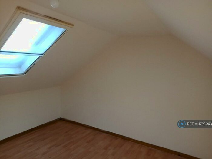 3 Bedroom Flat To Rent In Marmadon Road, Plumstead London, SE18