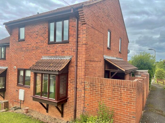 1 Bedroom End Of Terrace House To Rent In Celia Crescent, Exeter, EX4