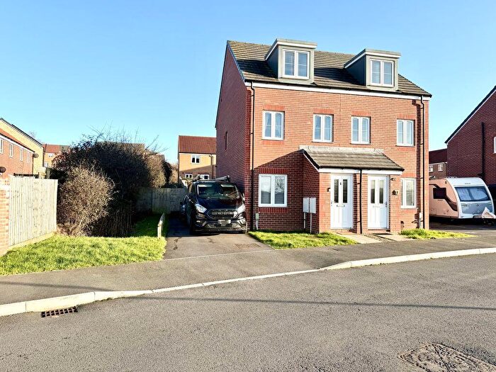 3 Bedroom Town House For Sale In Hillier Crescent, Calne, SN11