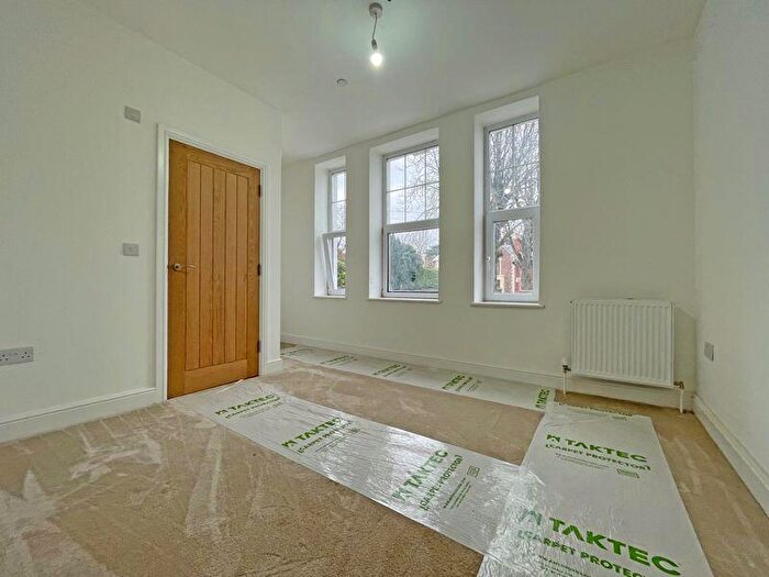 2 Bedroom Flat To Rent In Chester House, Fields Park Road, Newport, NP20