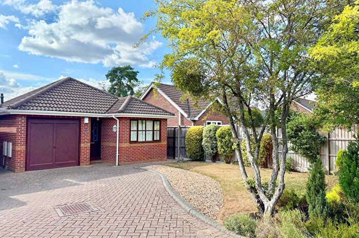 3 Bedroom Bungalow For Sale In Audemer Ct, Ringwood, BH24
