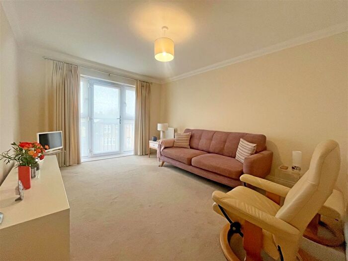 1 Bedroom Flat For Sale In Hornchurch Road, Hornchurch, RM12