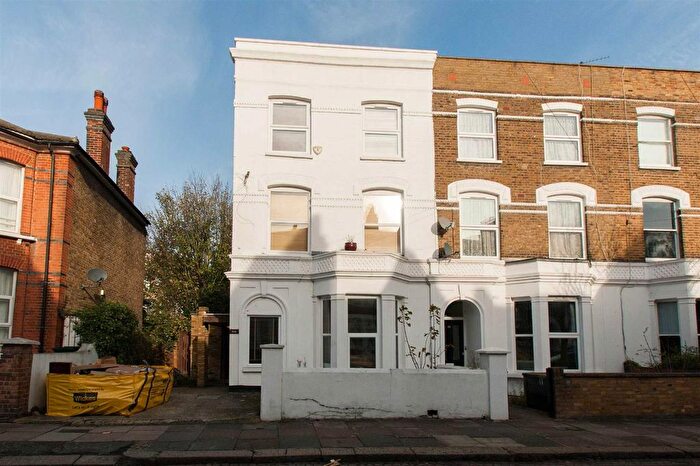 2 Bedroom Flat To Rent In Essex Road, London, W3