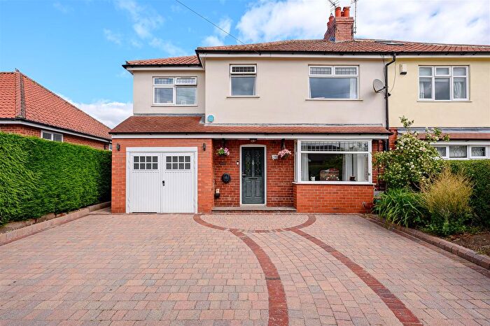 4 Bedroom Semi-Detached House For Sale In School Lane, Copmanthorpe, York, YO23