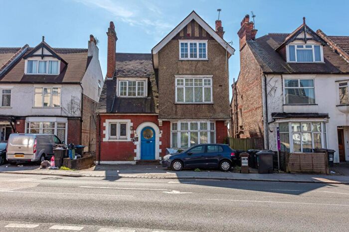 3 Bedroom Flat For Sale In Coombe Road, Croydon, CR0