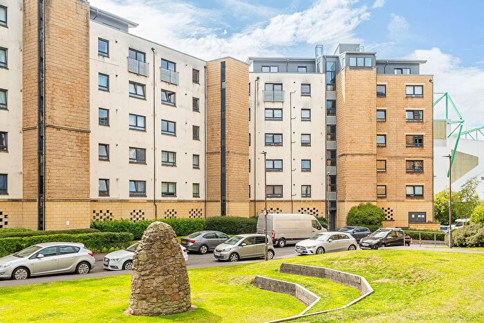 2 Bedroom Flat For Sale In Hawkhill Close, Easter Road, Edinburgh, EH7