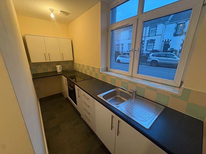 1 Bedroom Flat To Rent In Neath Road, Plasmarl, Swansea, SA6