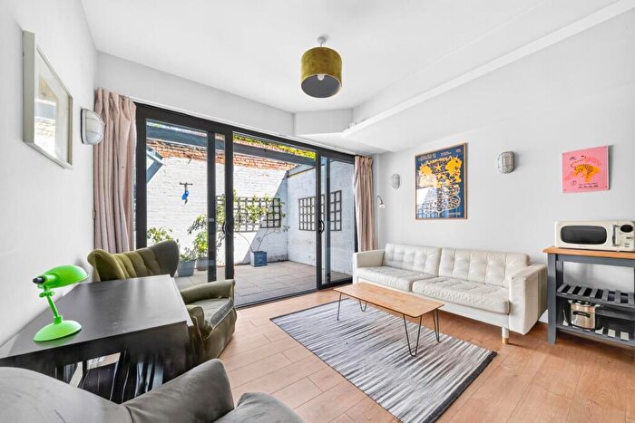 1 Bedroom Apartment To Rent In Wilmer Place, Stoke Newington, London, N16