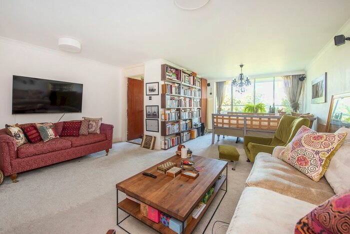 2 Bedroom Flat To Rent In Putney Hill, London, SW15