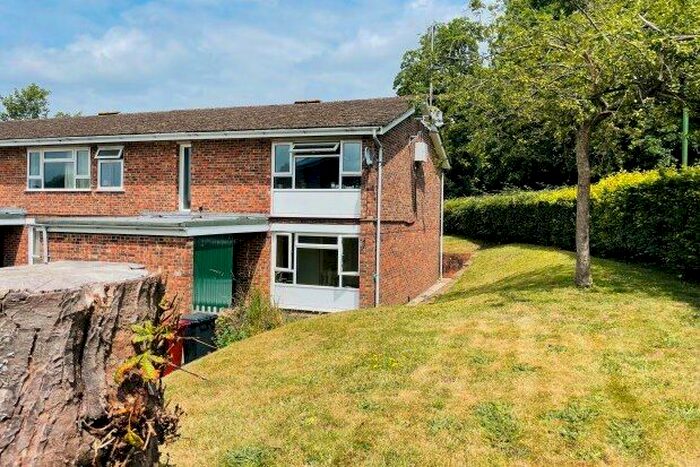 2 Bedroom Flat To Rent In Taylors Field, Midhurst, GU29