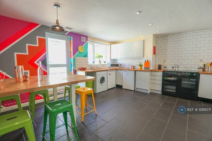 9 Bedroom Semi-Detached House To Rent In Hawkhurst Road, Brighton, BN1