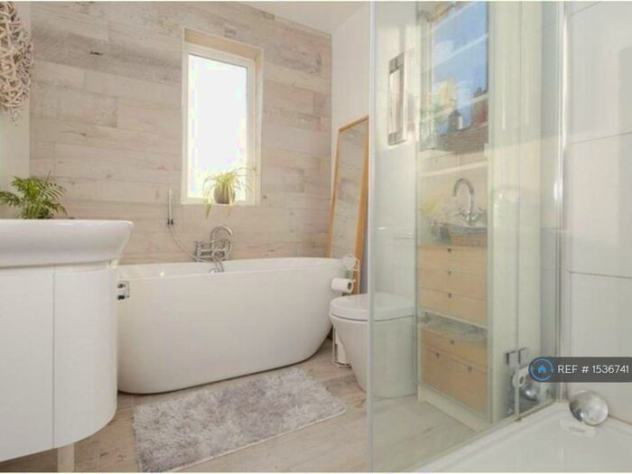 3 Bedroom Semi-Detached House To Rent In Stanfell Road, Leicester, LE2