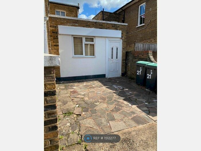 Studio To Rent In Bedford Road, London, N15