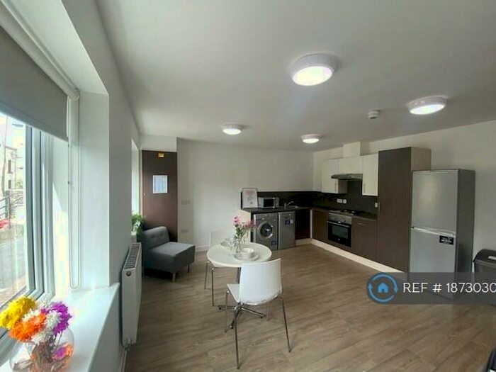 2 Bedroom Flat To Rent In Neuadd Y Castell, Bangor, LL57