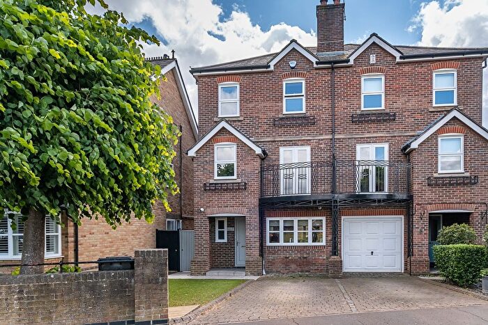 5 Bedroom Semi-Detached House To Rent In Gander Green Crescent, Hampton, TW12