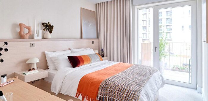 3 Bedroom Flat To Rent In White City Living, London, W12