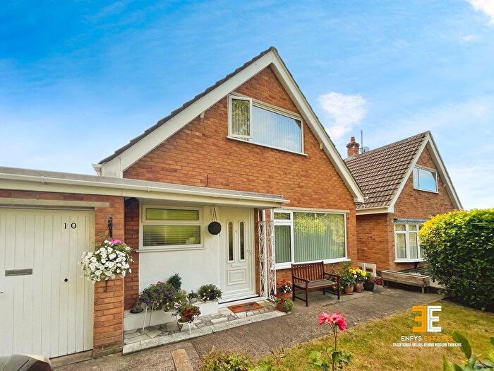 2 Bedroom Link Detached House For Sale In Tyn Y Celyn, Glan Conwy, LL28