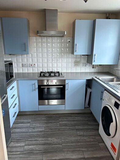 2 Bedroom Flat To Rent In Sandcroft Court, Garlands Road, Redhill, RH1