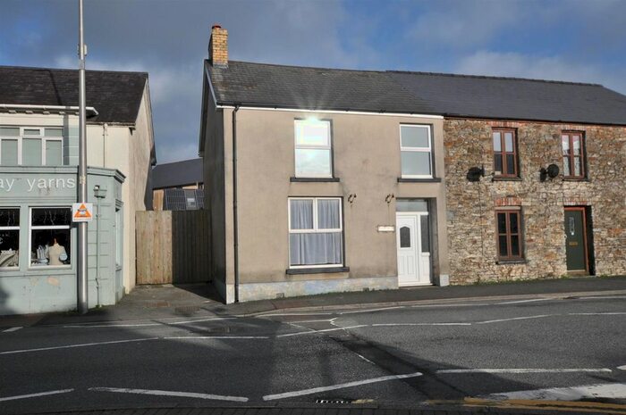 4 Bedroom Property To Rent In Market Street, Whitland, SA34