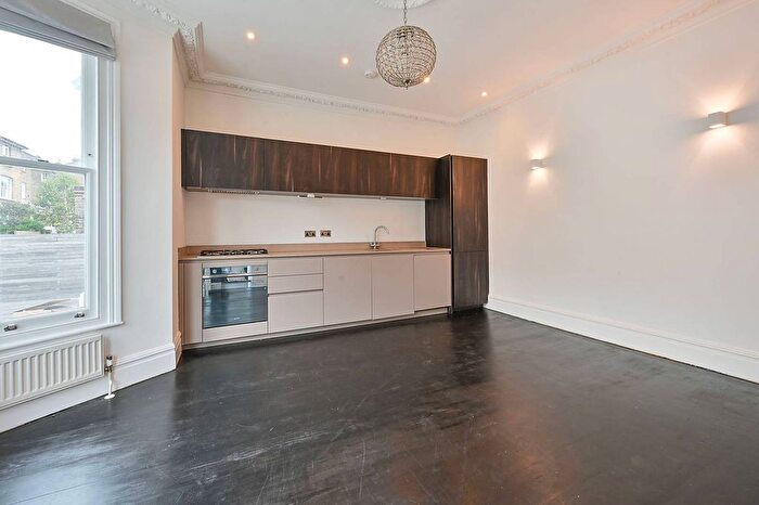 2 Bedroom Flat For Sale In Birkbeck Road, Poet's Corner, London, W3
