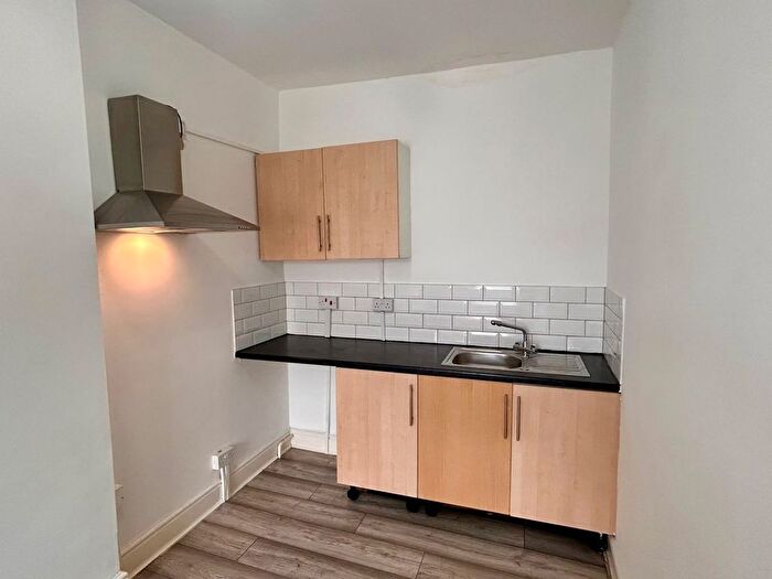 1 Bedroom Flat To Rent In Pontardawe, Swansea, SA8
