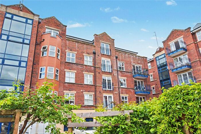 2 Bedroom Apartment For Sale In Carisbrooke Road, Far Headingley, Leeds, West Yorkshire, LS16