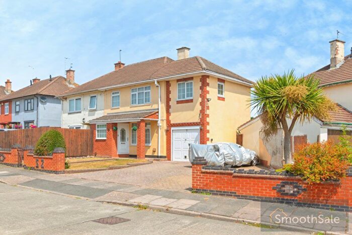 4 Bedroom Semi-detached House For Sale In Sharmon Crescent, Leicester, LE3