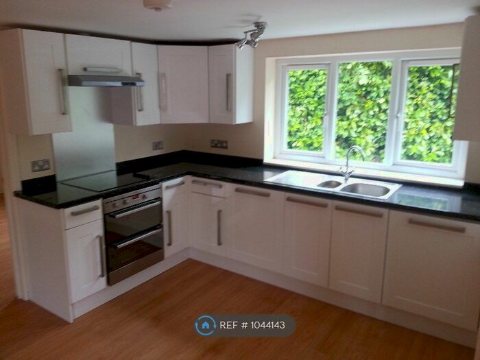 2 Bedroom Flat To Rent In Bridge Court, Hatherleigh, EX20