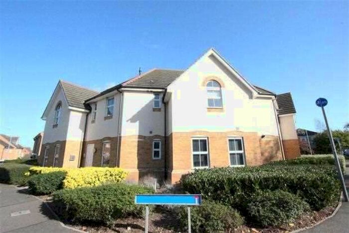 2 Bedroom Flat To Rent In Smollett Place, Wickford, SS12
