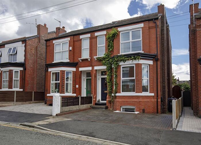 5 Bedroom Semi Detached House To Rent In Highfield Drive, Monton, M30