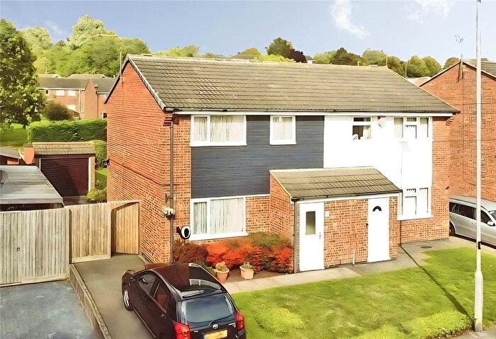 3 Bedroom Semi Detached House For Sale In Roston Drive, Hinckley, Leicestershire, LE10
