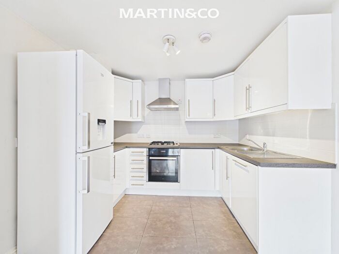 1 Bedroom Flat To Rent In Temple Moore House, Liscombe, RG12
