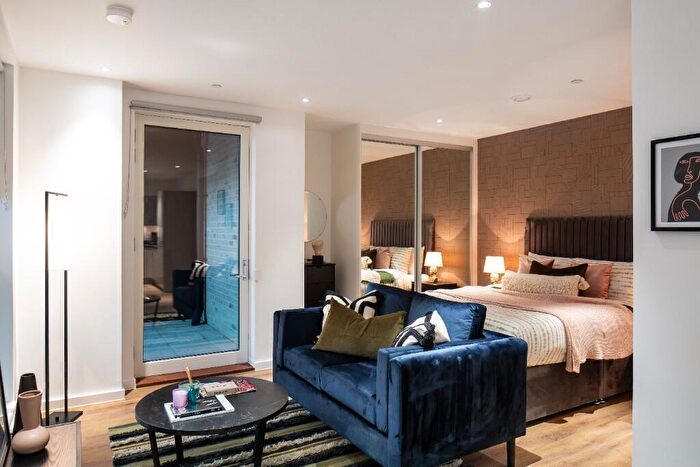 Studio To Rent In Silvertown Way, London, E16