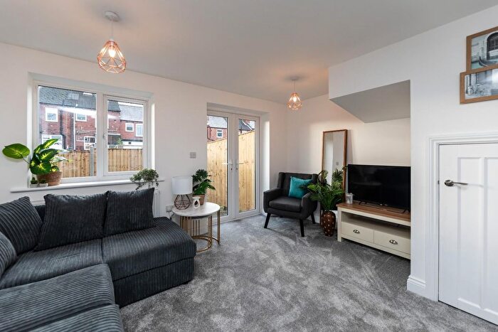 3 Bedroom Town House For Sale In Back Garden Street, Castleford, WF10
