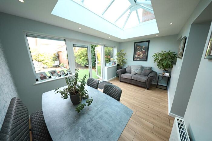 3 Bedroom Semi-Detached House For Sale In Woodheys Park, Kingswood, Hull, HU7