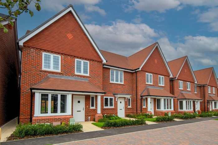 3 Bedroom End Of Terrace House For Sale In The Grouse, Broadacres, Southwater, West Sussex, RH13