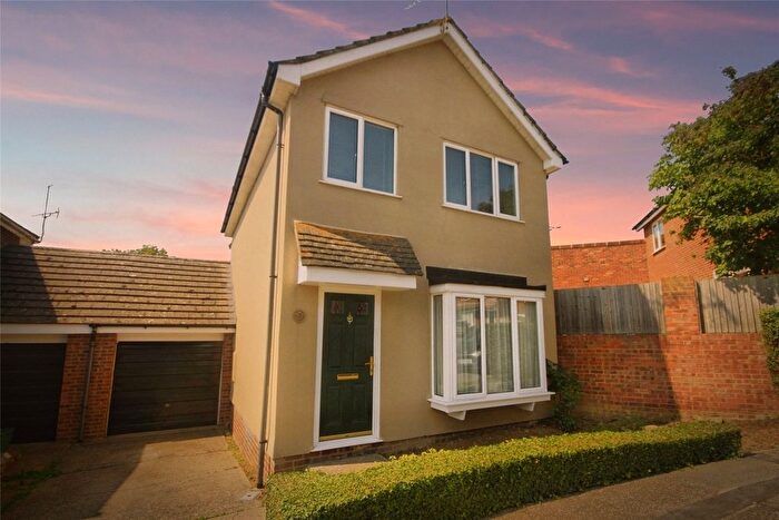 3 Bedroom Link Detached House For Sale In Bankside Close, South Woodham Ferrers, Chelmsford, Essex, CM3