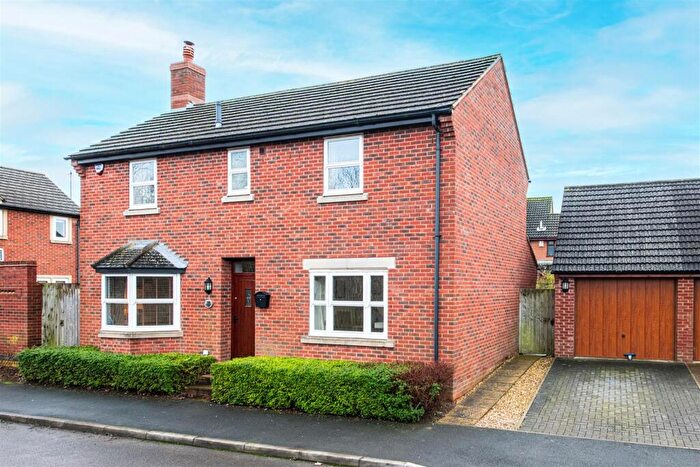 4 Bedroom Detached House For Sale In Pullman Close, Rushton, NN14