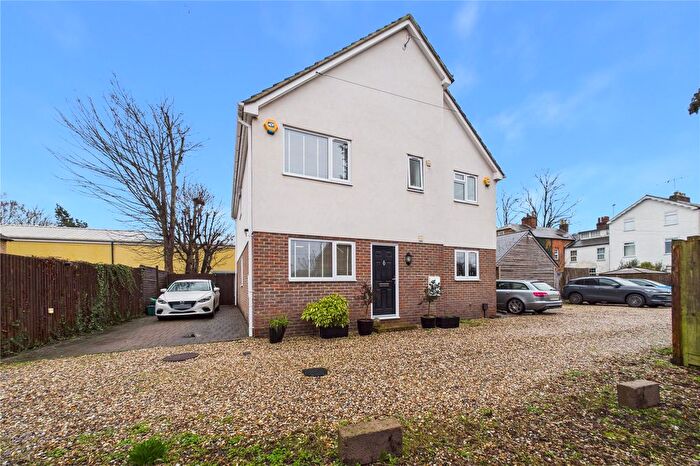 3 Bedroom Semi-Detached House For Sale In London Road, Newbury, Berkshire, RG14