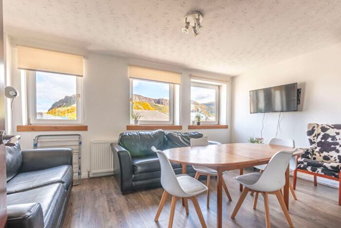 4 Bedroom Flat To Rent In L St Leonards Street, Edinburgh, EH8