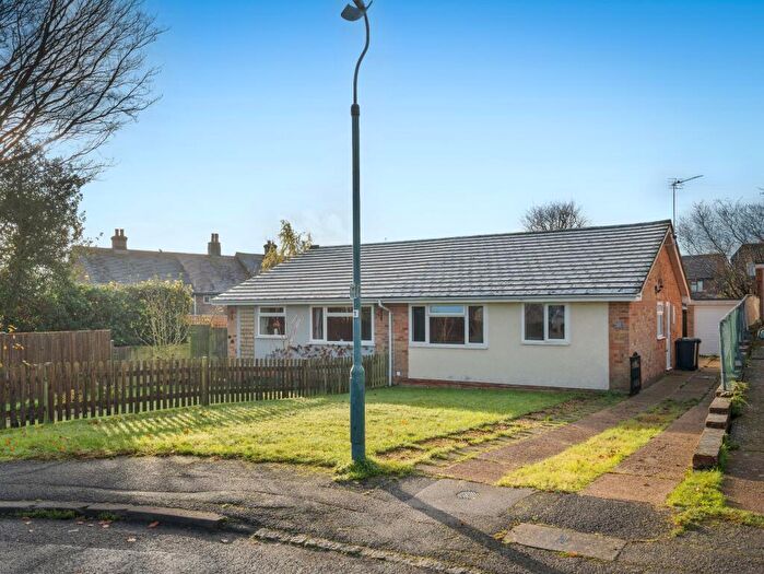 2 Bedroom Bungalow To Rent In Fairlawns Drive, Herstmonceux, Hailsham, BN27