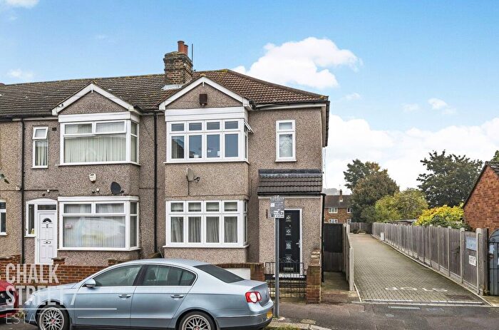 3 Bedroom Detached House To Rent In Brooklands Road, Romford, RM7