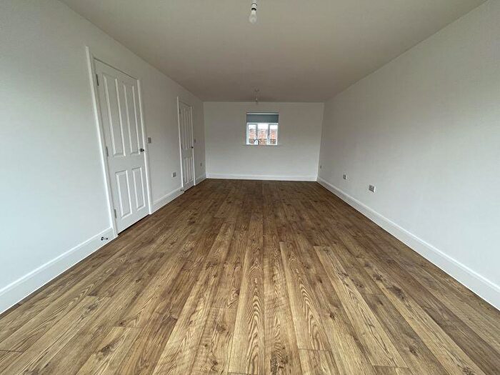 5 Bedroom Semi-Detached House To Rent In Grange Way, Iver, SL0