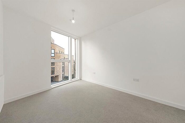 2 Bedroom Flat For Sale In Copeland Road, London, SE15